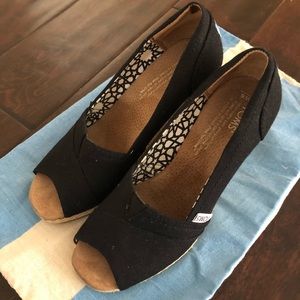 TOMS wedges black size 6